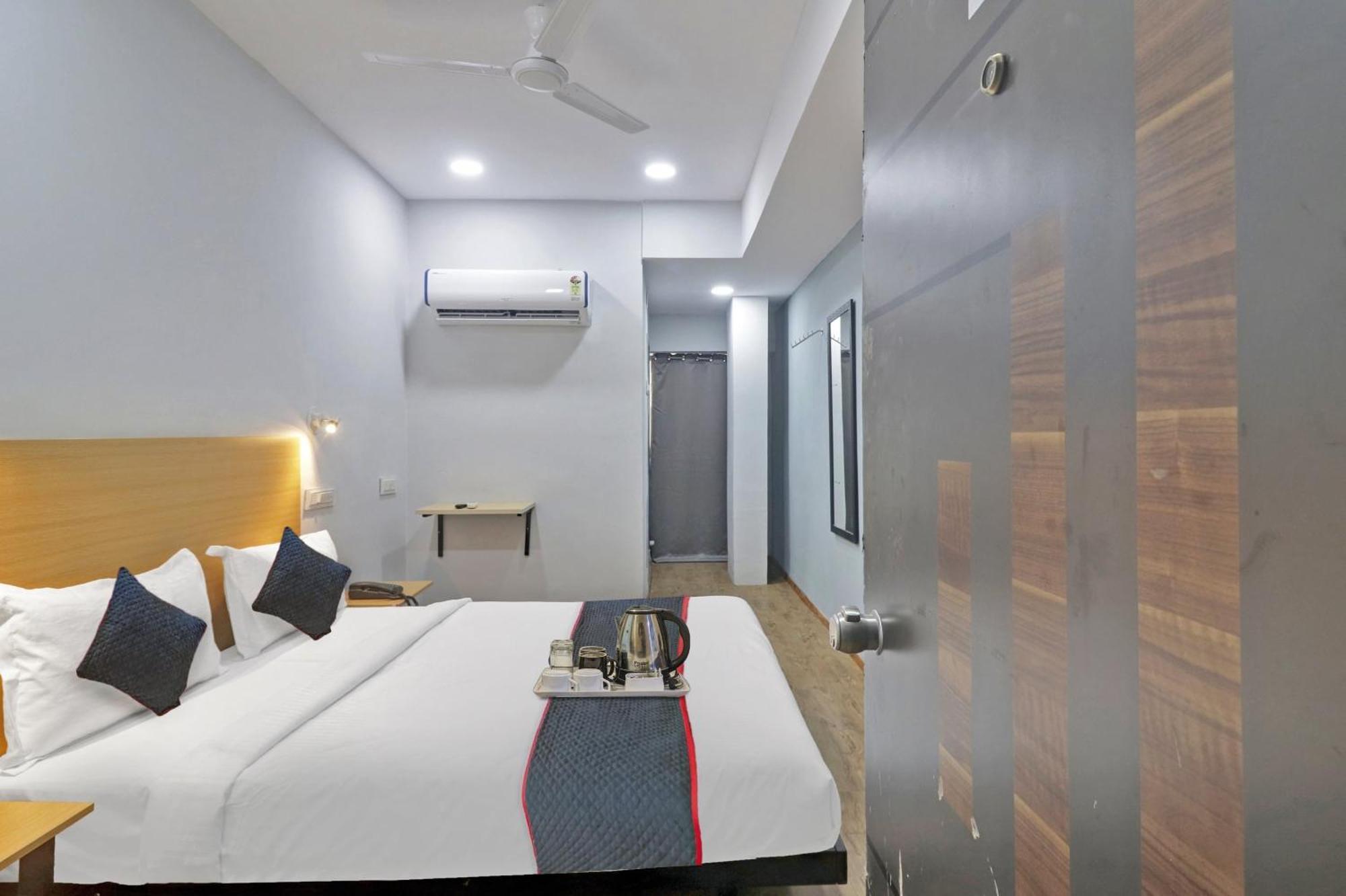 Townhouse S Continental Hotel Hyderabad Exterior foto